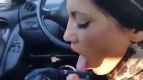 Гадалка на дороге присела в машину для минета