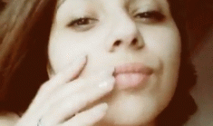 Сексуальная студентка Адыгеи оголила натуральную грудь